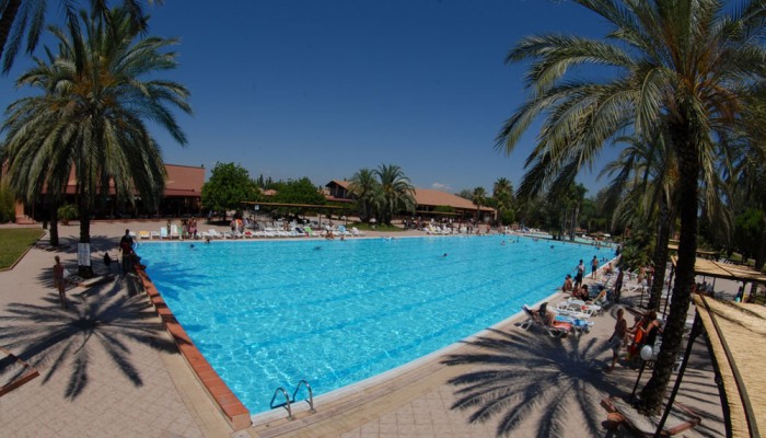 Villaggio Torre del Faro piscina