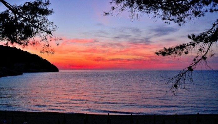 Pugnochiuso resort spiaggia di sera