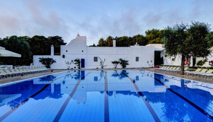 TH Ostuni Village piscina