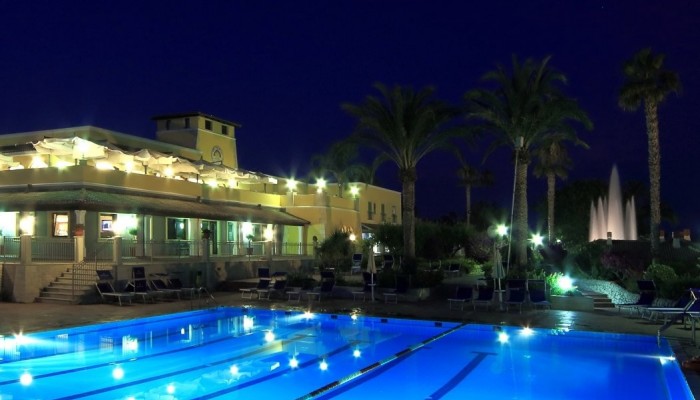 iGV Club Hotel Baia Samuele piscina notte